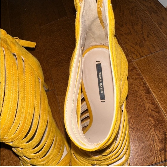 Caged suede heels - Picture 6 of 10